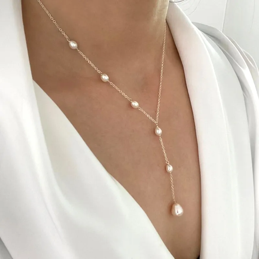 Colgante vintage y collar de perlas 