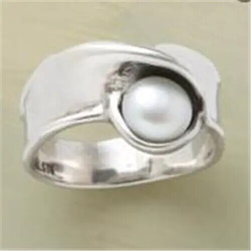 Anillo vintage con perla incrustada 