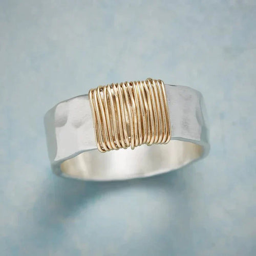 Anillo de plata vintage con hilos dorados