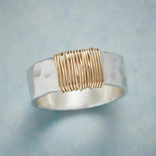 Anillo de plata vintage con hilos dorados