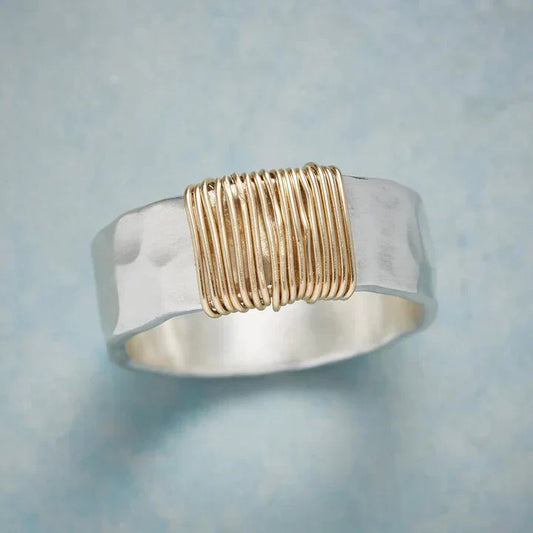 Anillo vintage de oro con hilos de plata 