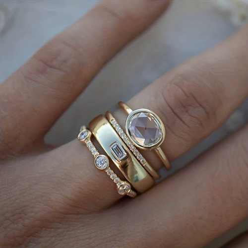Conjunto de anillos vintage de oro y circonitas 