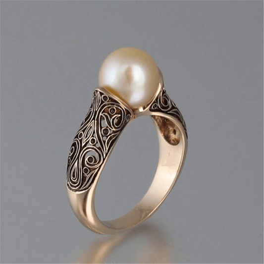 Anillo dorado con perla vintage