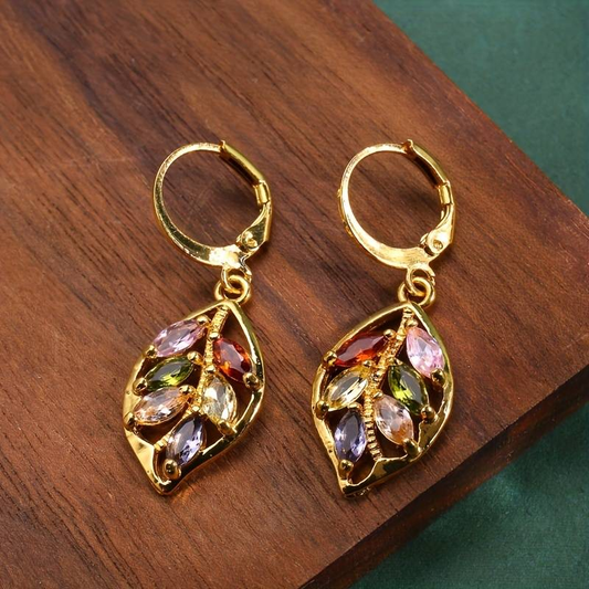 Pendientes vintage de hoja de oro con circonitas de colores 