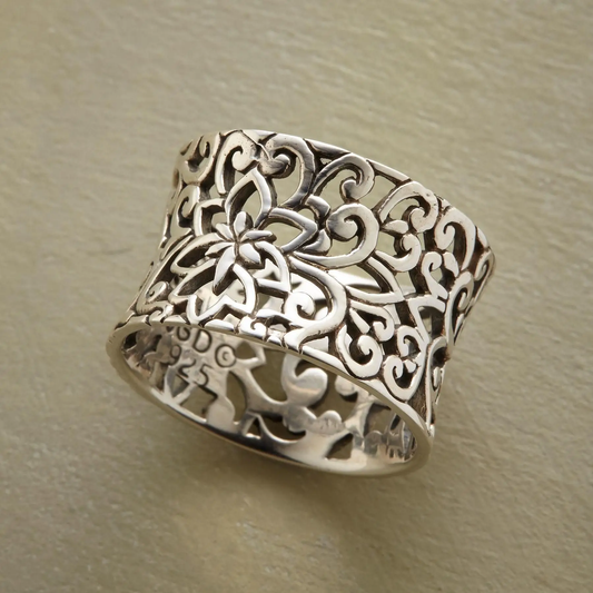 Anillo hueco de plata vintage 