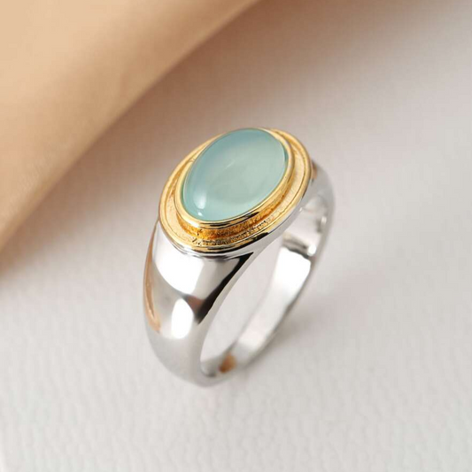 Anillo de oro vintage con piedra lunar verde 