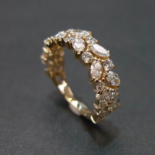 Anillo vintage dorado brillante