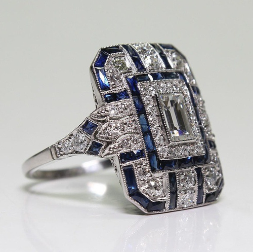 Anillo vintage en plata pulida y circonita azul.