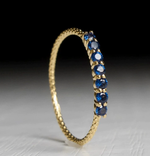 Anillo sólido como una roca