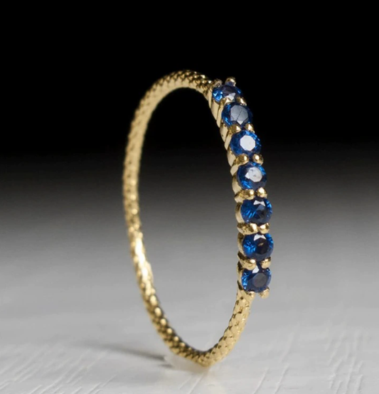 Anillo sólido como una roca