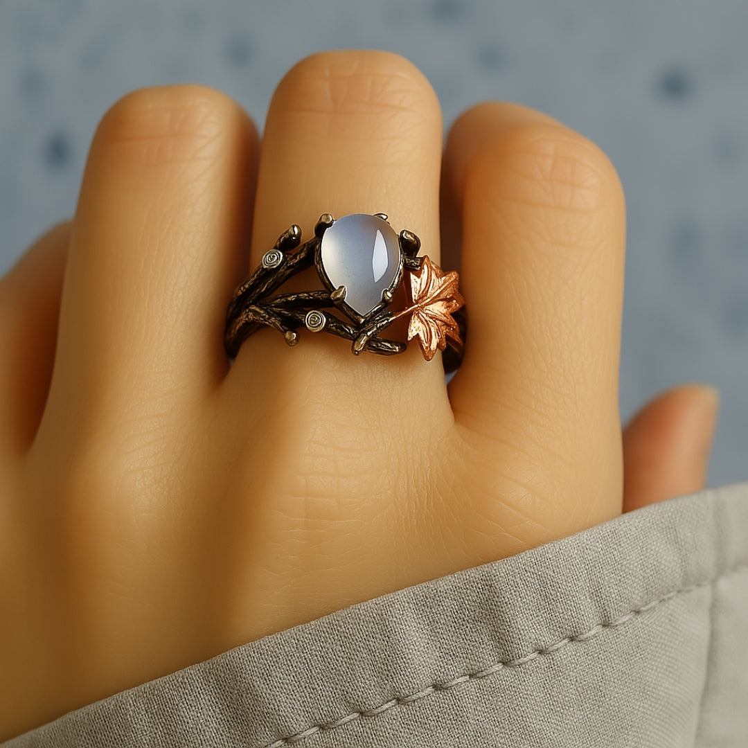 Anillo de piedra lunar natural