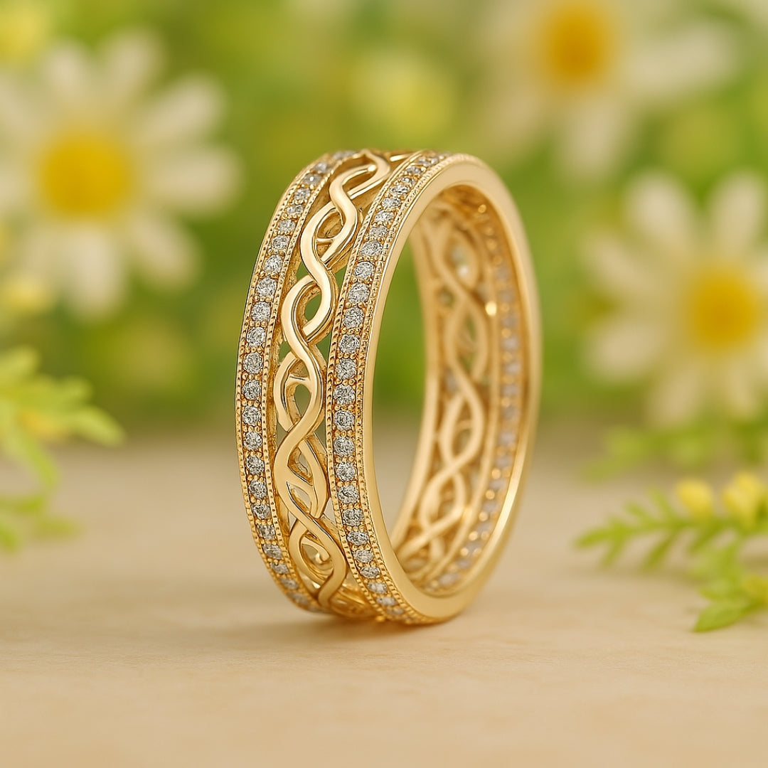 Anillo de oro hueco brillante