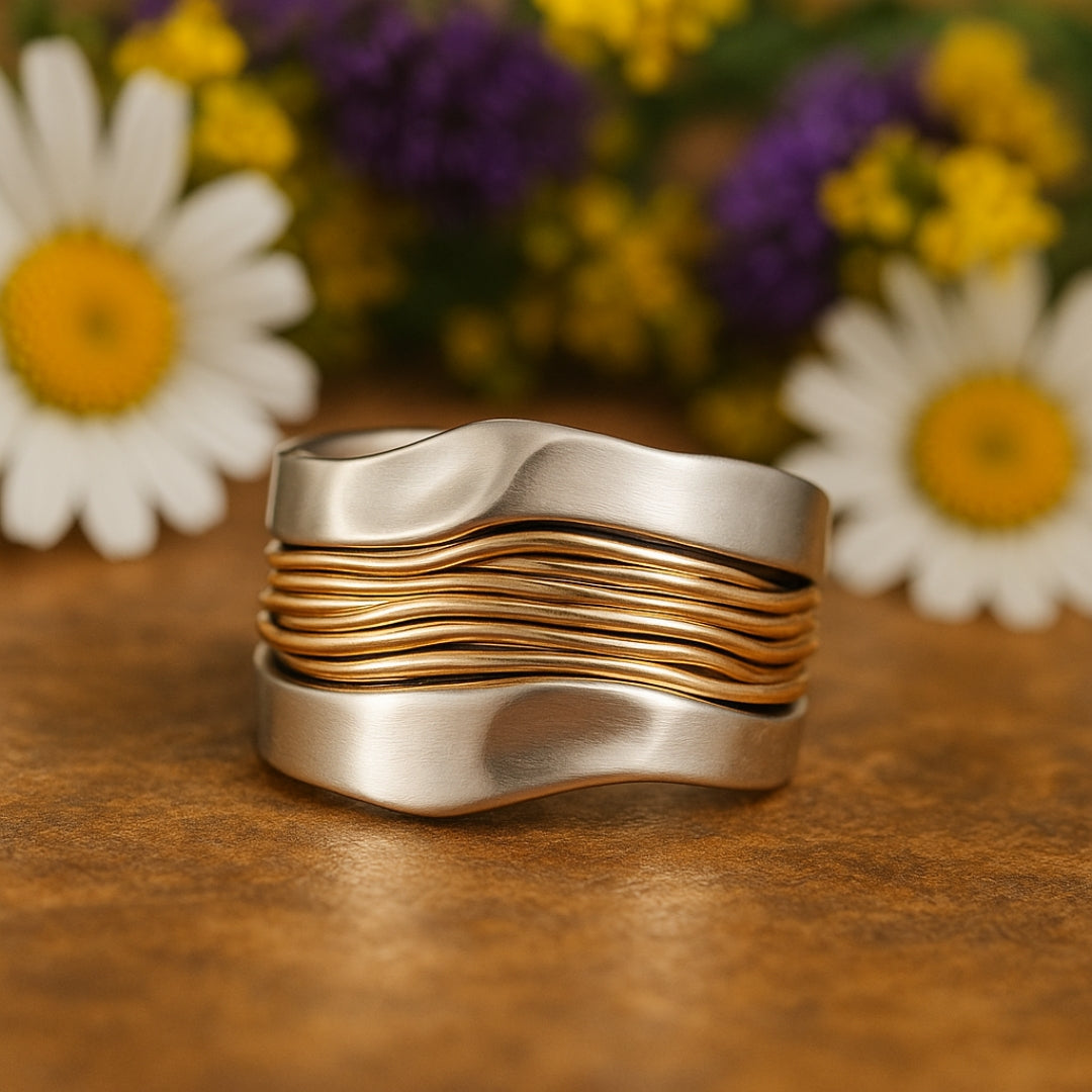 Anillo de plata con hilos dorados