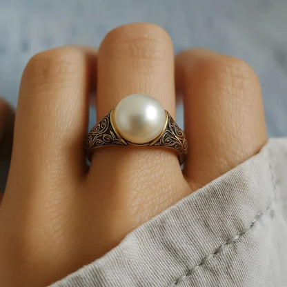 Anillo dorado con perla vintage