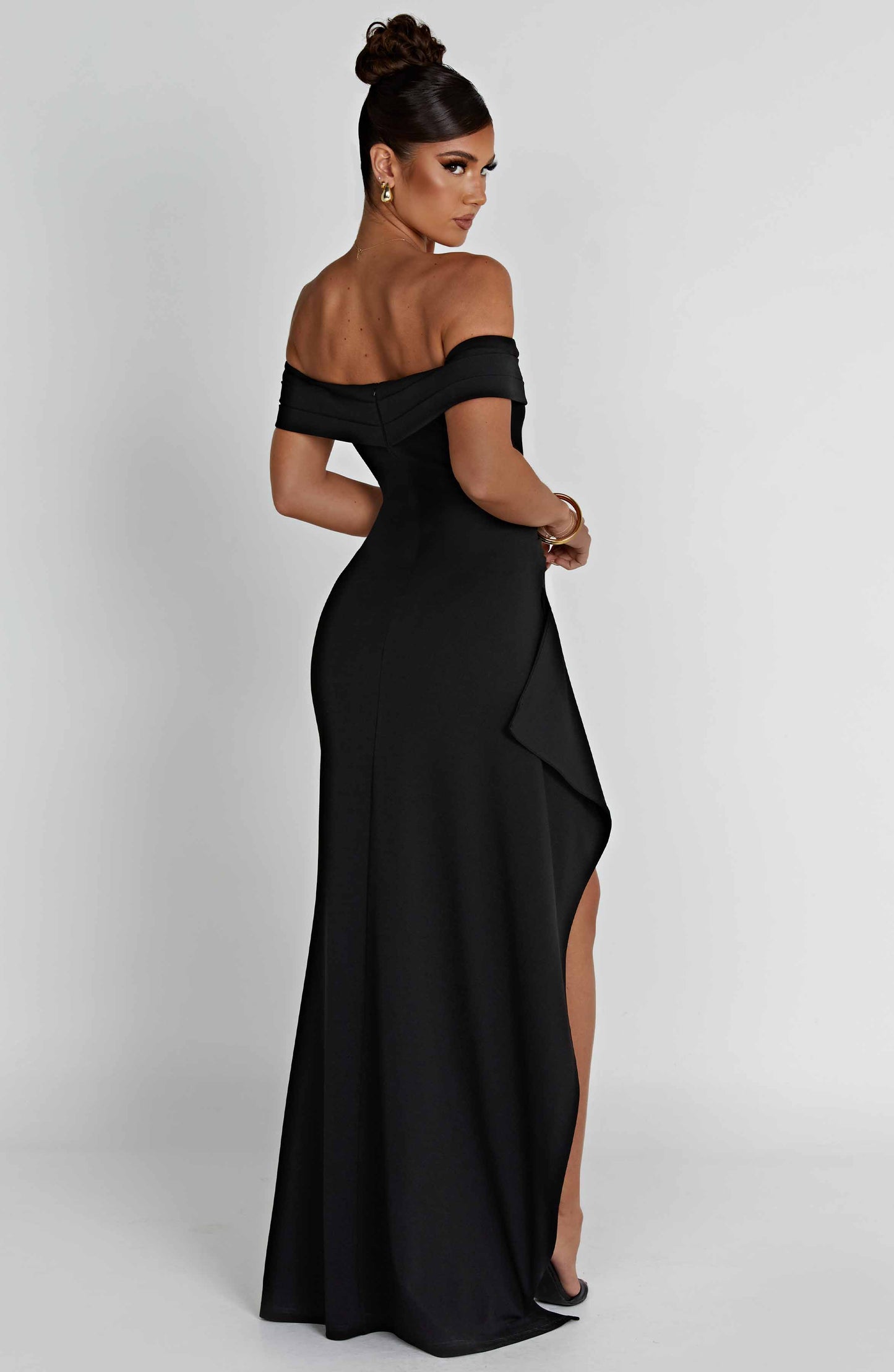 Renata™ | Vestido largo con cuello halter 