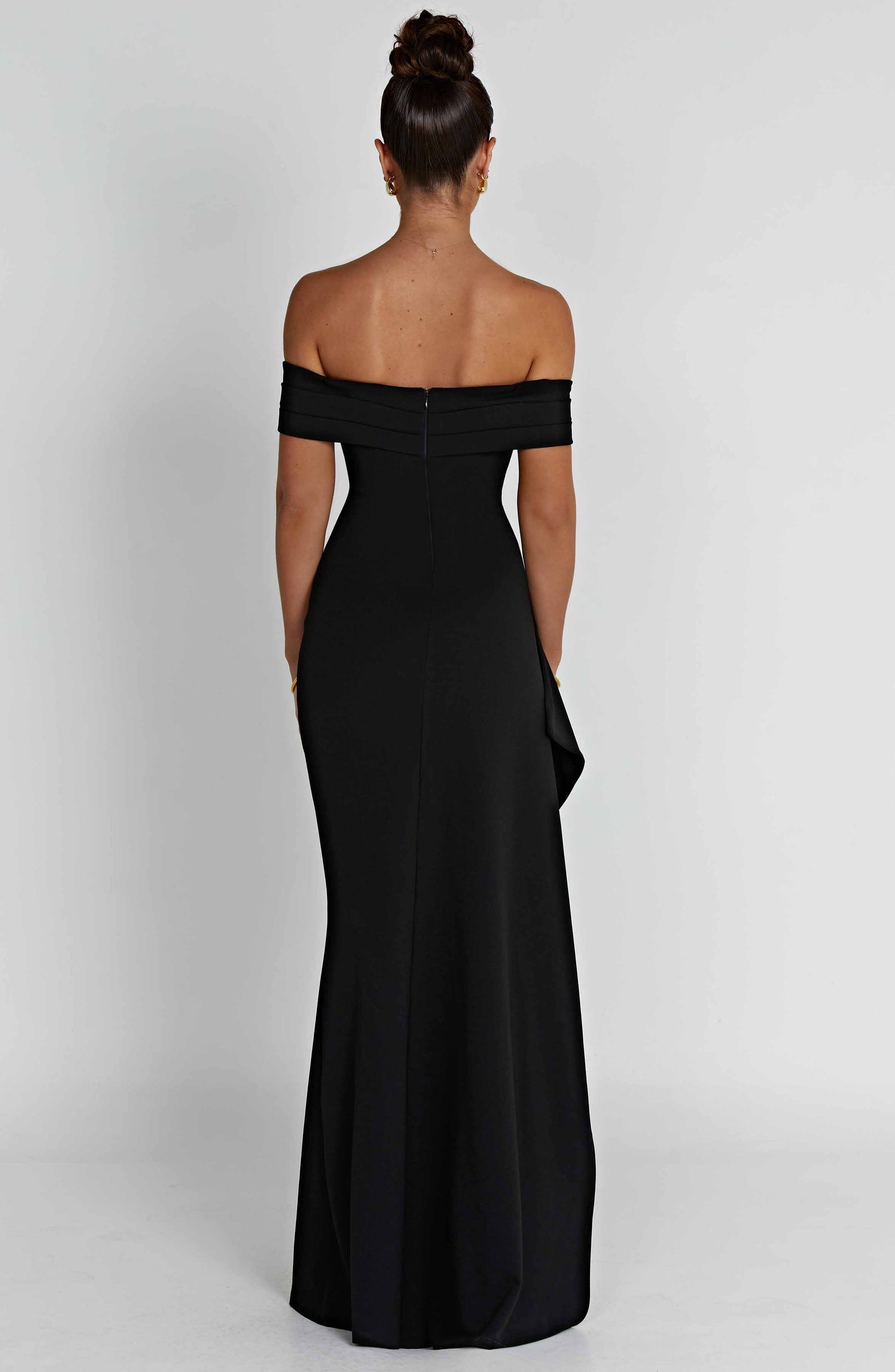 Renata™ | Vestido largo con cuello halter 