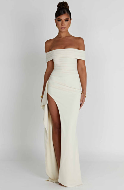 Renata™ | Vestido largo con cuello halter 