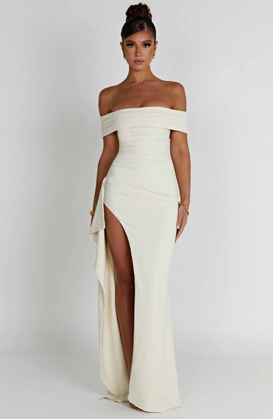 Renata™ | Vestido largo con cuello halter 