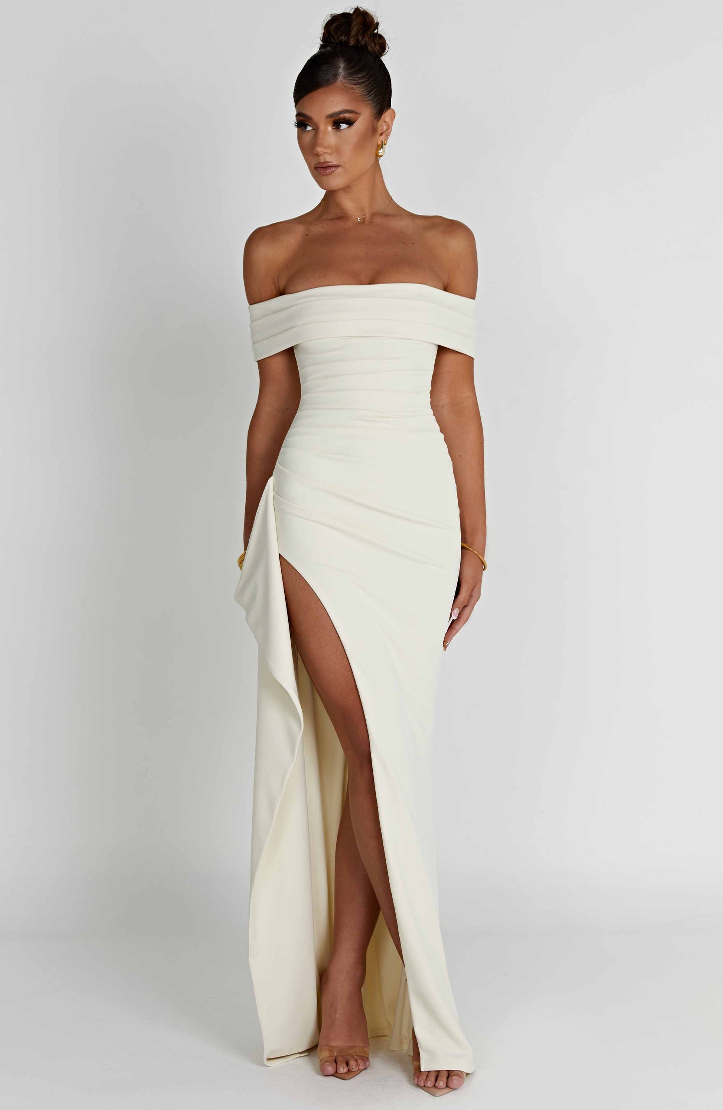 Renata™ | Vestido largo con cuello halter 
