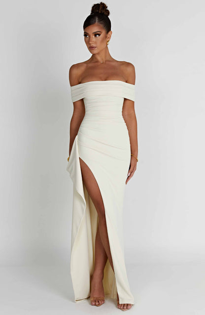 Renata™ | Vestido largo con cuello halter 
