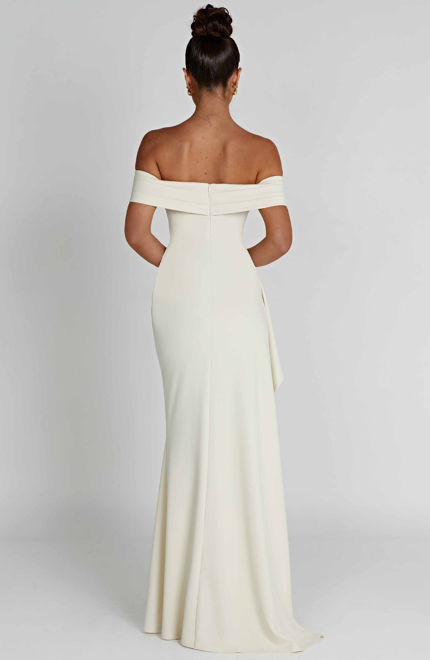Renata™ | Vestido largo con cuello halter 
