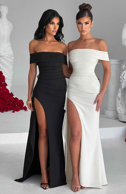 Renata™ | Vestido largo con cuello halter 